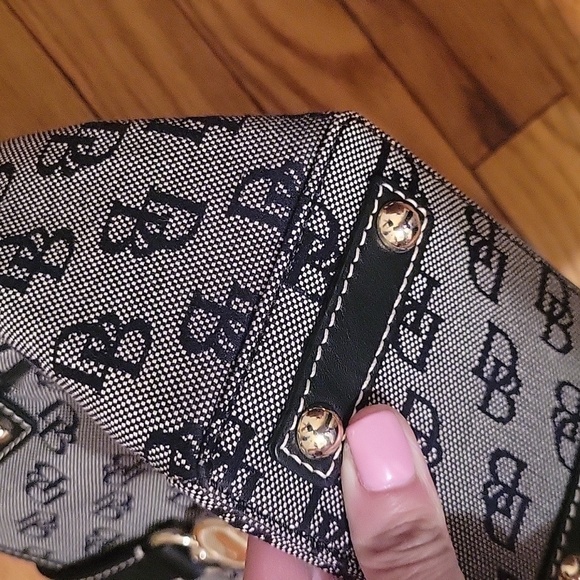 Dooney & Bourke logo satchel, like new. - Picture 6 of 12